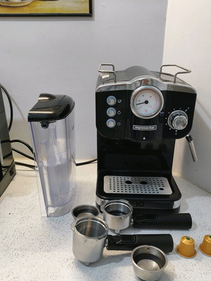 IQ Espresso Machine 1100W 20bar pressure used, 1.25 lt capacity