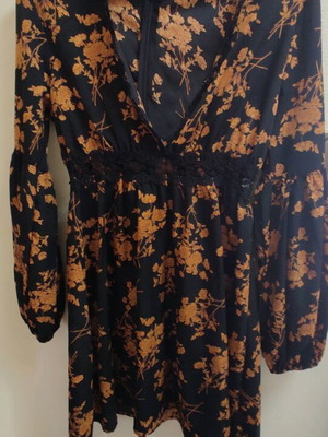 Short long-sleeve dress like new, black with orange floral details