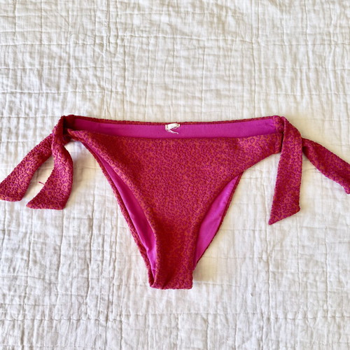 Textured Fuchsia Tie Side Bikini Bottom like new, S-M
