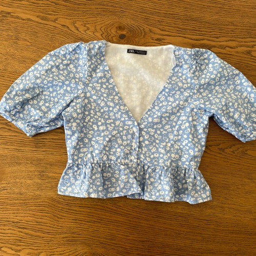 Zara printed shirt with ruffles like new, puff sleeve