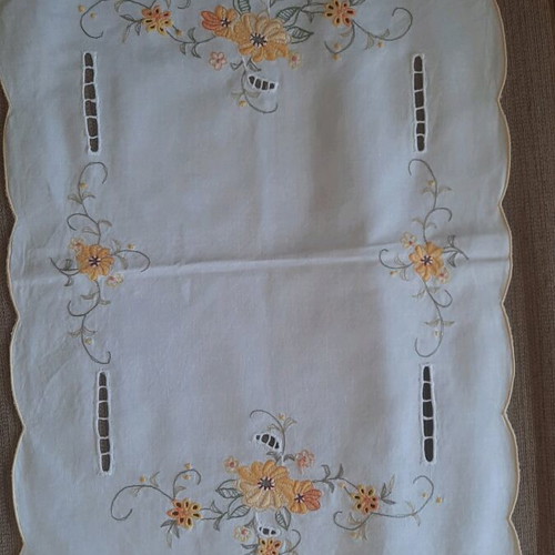 Easter tablecloth like new 1.80×1.30