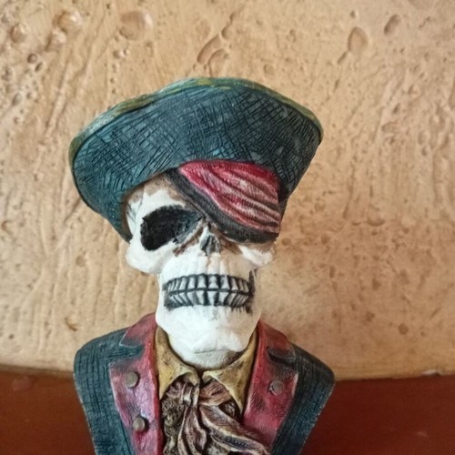 Decorative pirate skull like new, height 13 cm