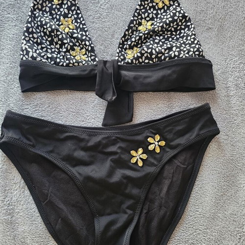 Swimsuit like new, size L, black and white with floral details