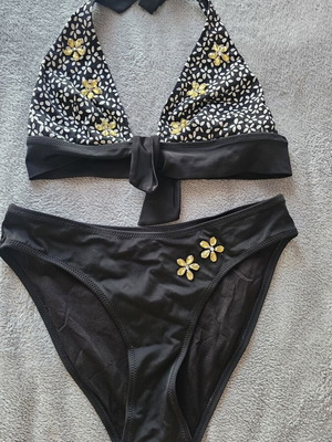 Swimsuit like new, size L, black and white with floral details
