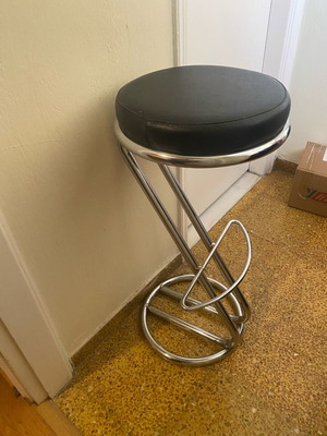 Bar stools set of 2, like new, metal and leather