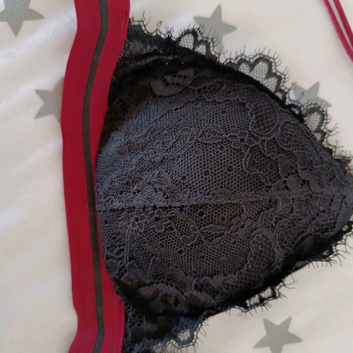 Bralette bra without underwire size M like new, black and red