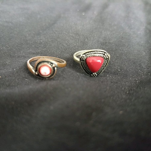 Rings faux with red stone
