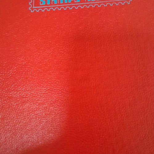 Stamp album like new with over 550 stamps from various countries