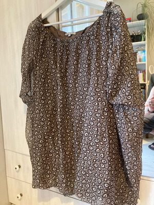 Kookai top made of 100% silk new, colorful