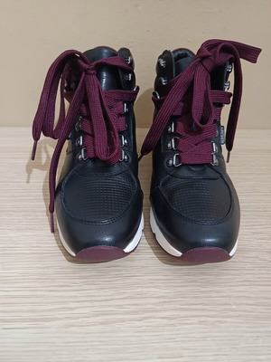 Pikolinos leather ankle boots like new, size 39, black and red