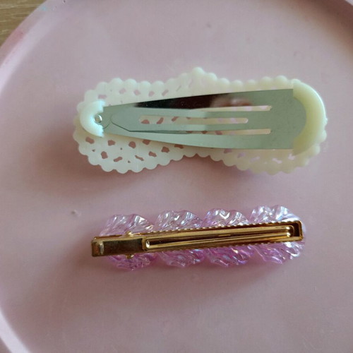 Hair clips new, set of 2, white