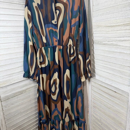 Maxi dress like new with unique pattern in beige and brown