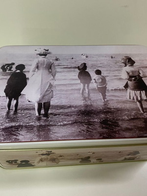 Decorative metal box with beach image new 10x7x5cm