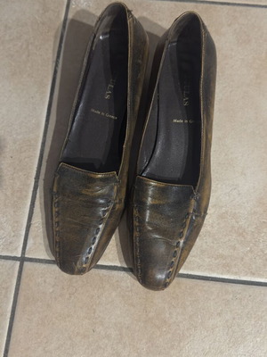 Low leather shoes like new, multicolor, size 38