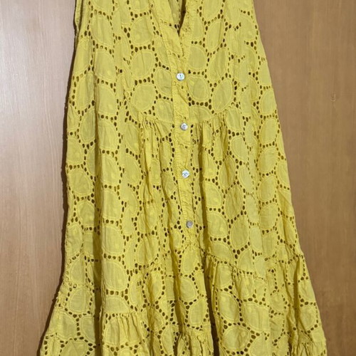 Yellow perforated dress like new, size M