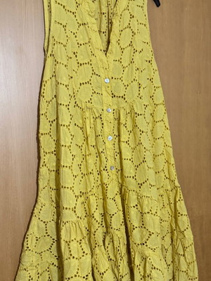 Yellow perforated dress like new, size M