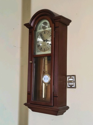 Vintage wooden Tempus Fugit wall clock like new, 31 Day mechanism