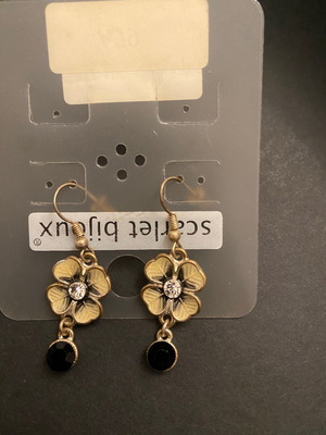 Dangling earrings new with copper look
