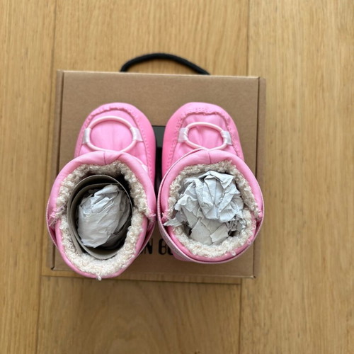Moon Boot baby pink snow boots new No 17-18