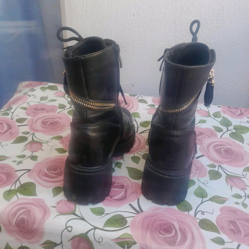 Black boots with gold zipper size 38, used, 5 cm heel