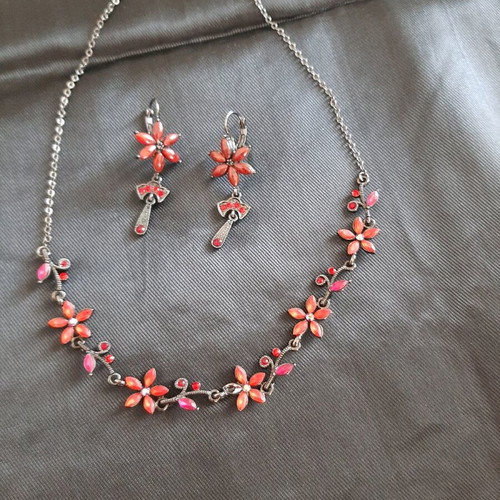 Necklace with earrings new