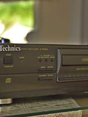 Technics SL-PG580A CD player with analog RCA output