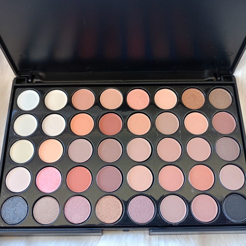 Eyeshadow palette 40 shades nude, peach and earth tones new