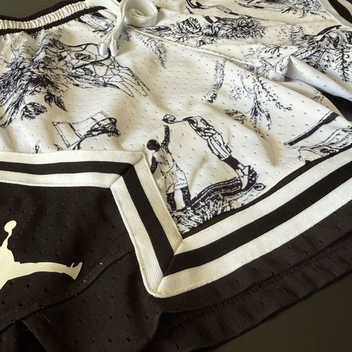 Jordan Air Jordan Shorts size L like new, black and white