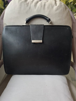 Valentino δερμάτινη τσάντα μεταχειρισμένη, μαύρη, vintage από Ιταλία