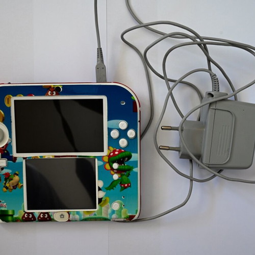 Nintendo 2DS White & Red Edition used, complete set