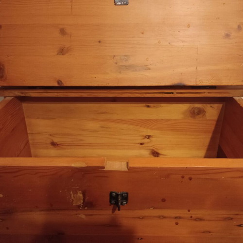 Vintage wooden chest like new, large solid wood storage trunk