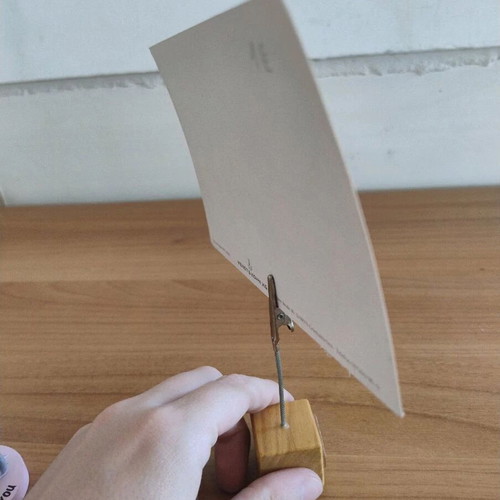 Card clip with wooden base, 11 cm height