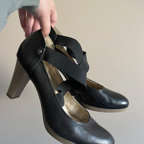 Pumps Excellent black size 40 like new with elastic strap and block heel