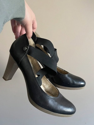 Pumps Excellent black size 40 like new with elastic strap and block heel