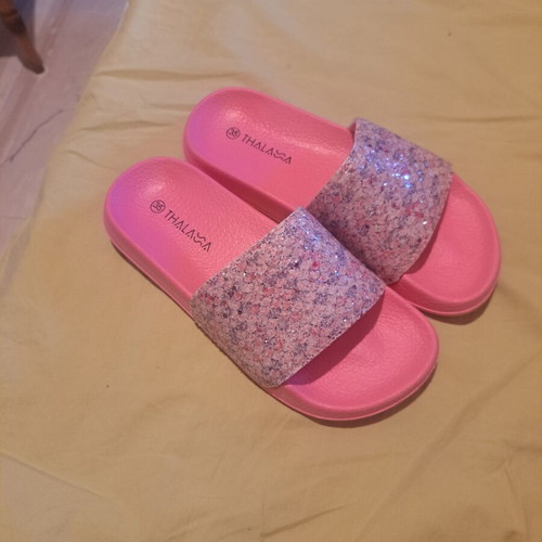Thallassa girls' slippers size 35 pink glitter like new