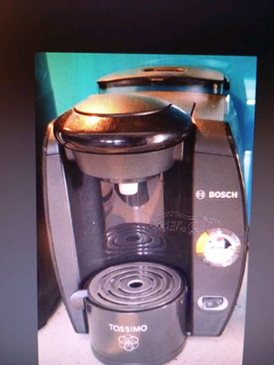 Tassimo coffee maker like new, espresso with capsule