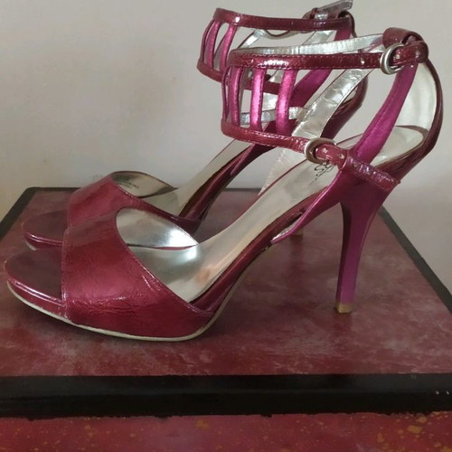Carlos by Carlos Santana women's sandals used, size 39.5/40, burgundy red