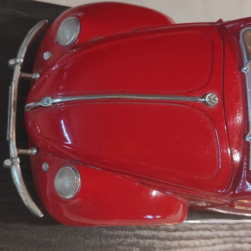 Volkswagen Cabriolet Maisto 1:18 collectible model like new, red