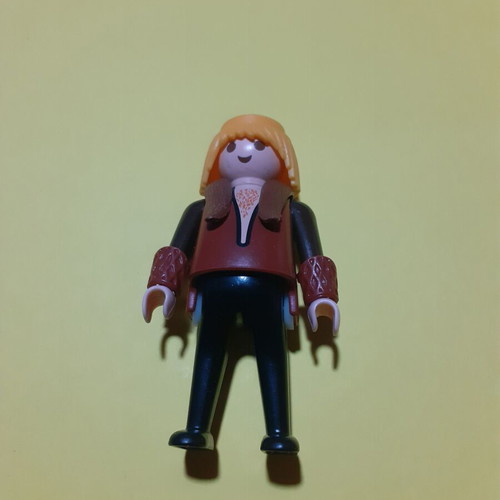 Playmobil medieval figure like new with fur collar and cuffs
