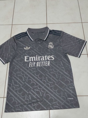 Real Madrid jersey size S like new, authentic