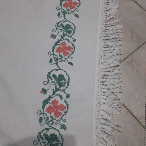 Handwoven towel like new, cotton with floral design and fringes