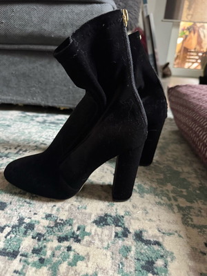 Sante velvet ankle boots like new, size 38, black