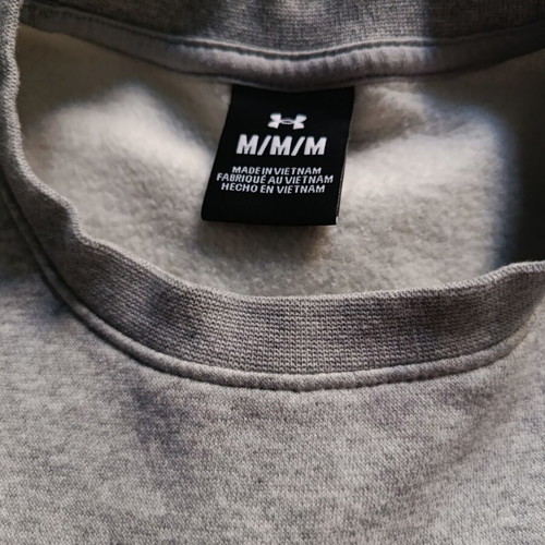 Under Armour fleece gray medium used, excellent condition