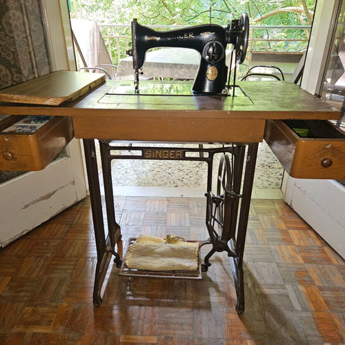 Blaupunkt Tirol TV with JMPERIAL radio turntable and Sänger sewing machine