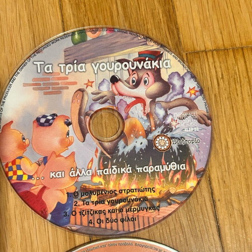 Children's CDs, VCDs, DVDs like new, pack of 4, animated