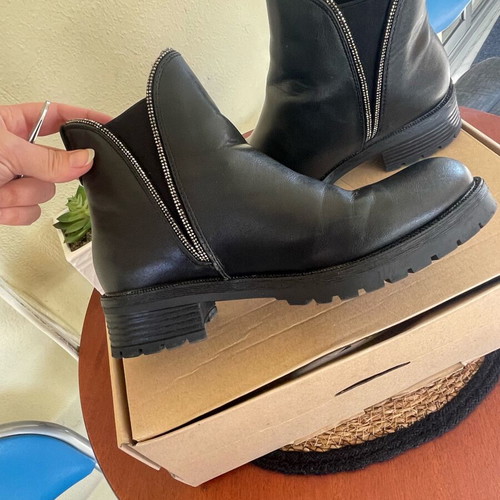 Black boots size 38 like new