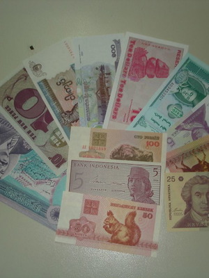 Banknotes new, pack of 12, all different No2