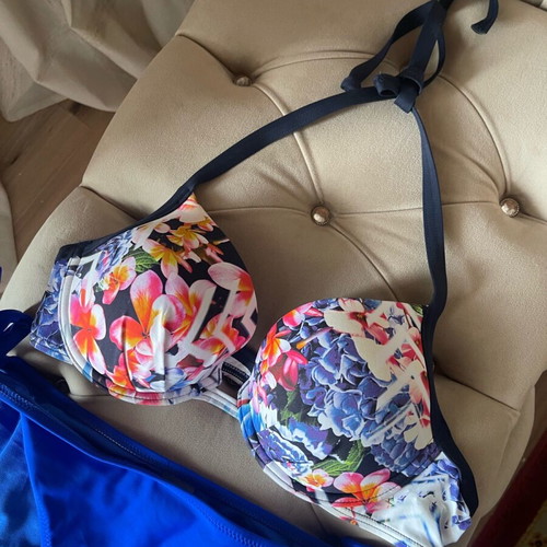 Bikini swimwear like new, push up top and side-tie bottom, size 46