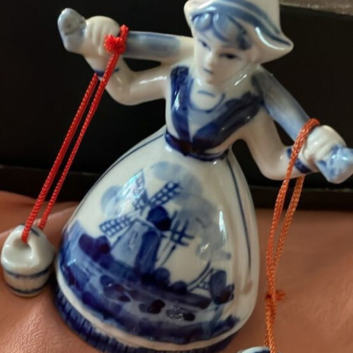 Delft Porcelain Dutch Girl Figurine Like New
