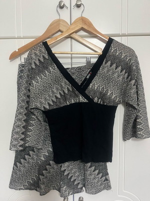Women's set skirt and blouse used, black with silver thread, size S